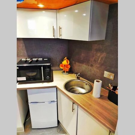 Апартаменты Cute & Cosy Loft-Style Studio Close To Beach Борнмут Экстерьер фото