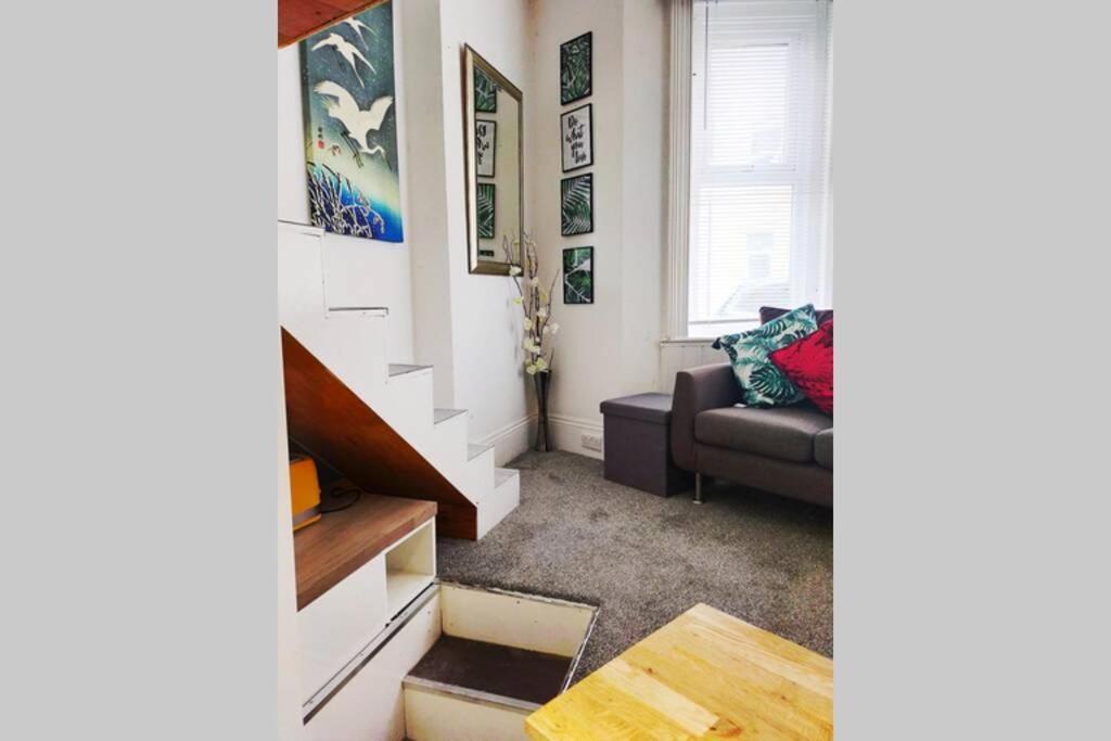 Апартаменты Cute & Cosy Loft-Style Studio Close To Beach Борнмут Экстерьер фото