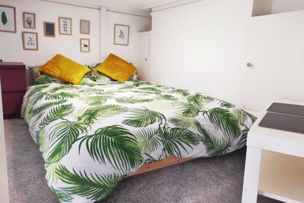 Апартаменты Cute & Cosy Loft-Style Studio Close To Beach Борнмут Экстерьер фото