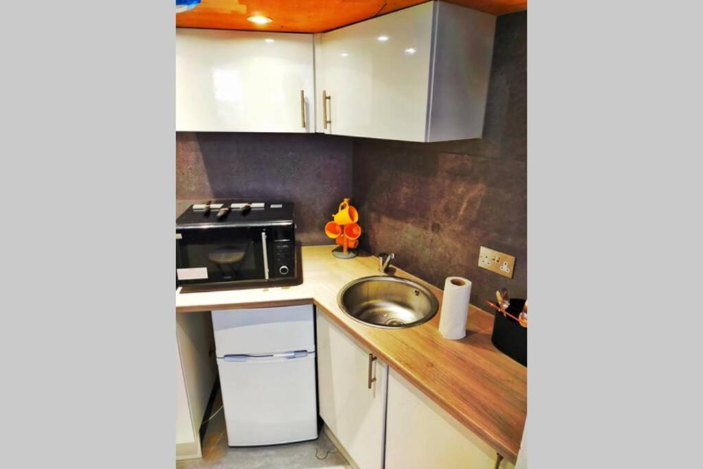 Апартаменты Cute & Cosy Loft-Style Studio Close To Beach Борнмут Экстерьер фото