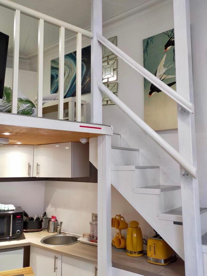 Апартаменты Cute & Cosy Loft-Style Studio Close To Beach Борнмут Экстерьер фото
